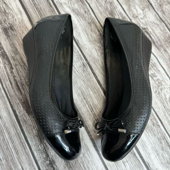 Easy Spirit Women's Black Leather Wedge Heels Shiny Bow Tie Toe 6 6M Slip On - Picture 7 of 11